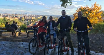 Kombinovaná prohlídka Prahy na E-skútru/E-kole a Segway – Objevte krásy města s pohodlným způsobem dopravy