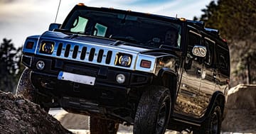 Adrenalinová jízda s instruktorem v Hummer H2 – zažijte off road dobrodružství s Kmassist