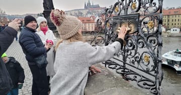 Venkovní hra Praha – Interaktivní kvíz na ikonickém Karlově mostě
