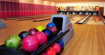 XBowling Tišnov – Zábava pro všechny generace s profesionálními dráhami