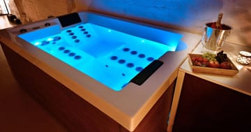 Relax v hydromasážní vaně – Uvolnění a péče v intimní atmosféře iRelax Studia