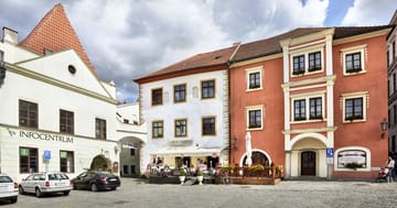 Hotel Grand - Historický hotel v Krumlově se snídaní či polopenzí