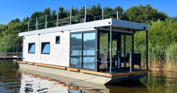 Erik - houseboat (aktuální) - Netradiční pobyt v moderním hausbótu na Lipně
