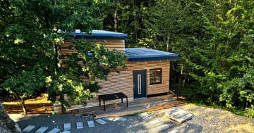 Kousek klidu pod skálou - Váš kousek klidu v Jizerkách: tiny house se saunou