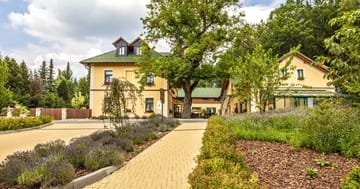 Pobyt na Vysočině v resortu či treehouse: polopenze i wellness