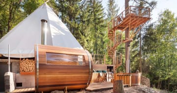 Luxusní teepee se saunou, koupacím sudem i možností snídaně