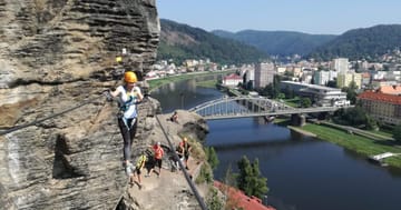 Via ferrata s instruktorem – Objevte krásy výšky na Pastýřské stěně s námi