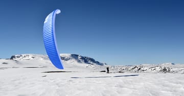 Snowkiting Moldava – objev kouzlo sněhu s námi na kitových prknech