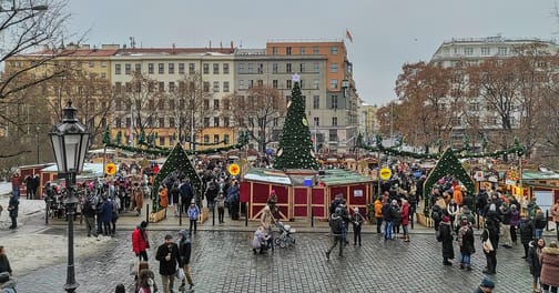 Vánoční trhy v Praze 2025: Odzkoušené tipy, kde nasát nejlepší atmosféru