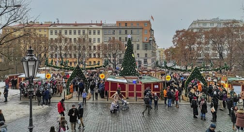 Vánoční trhy v Praze 2025: Odzkoušené tipy, kde nasát nejlepší atmosféru