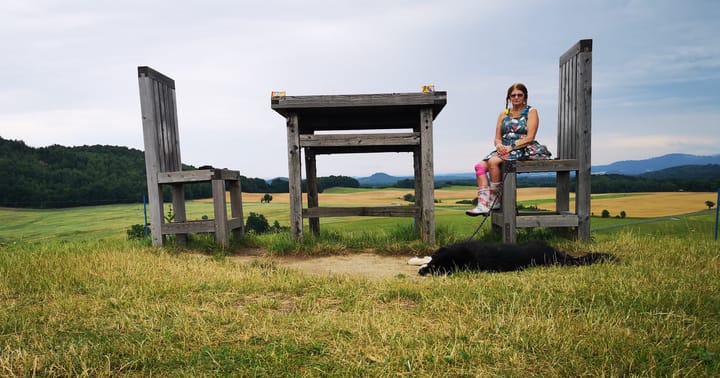 Obří stůl a židle na Lánském vrchu