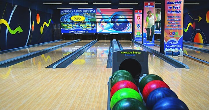 Raketa bowling Opava - 6 bowlingových drah