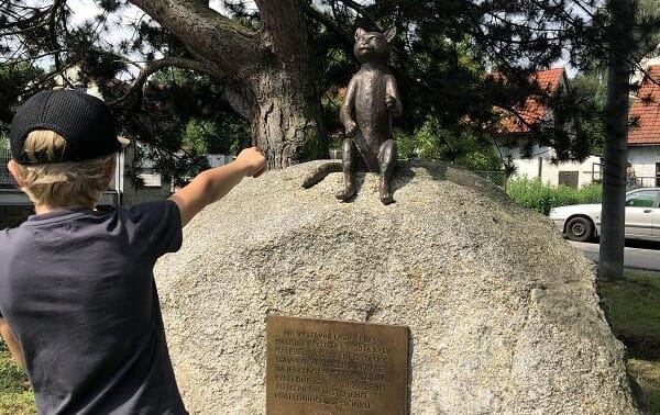 Dobrodružná venkovní hra pro děti Hrusice - rodiště kocoura Mikeše