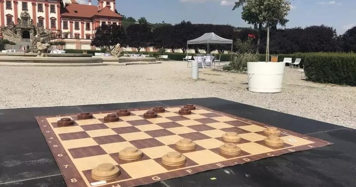 Maxi dáma od NejlepšíAtrakce.cz - klasická hra v maxi velikosti