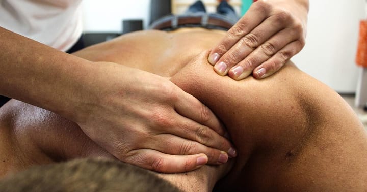 Backhand therapy v salonu Prima masáž Hradec Králové - uvolnění bolestivých svalů