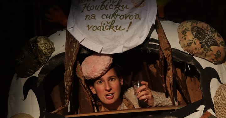 GEISSLERS HOFCOMOEDIANTEN x VOCAĎ POCAĎ - Příběh stromů