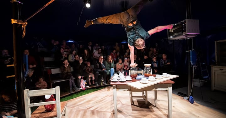 Cirko Hopley: Teacrobat