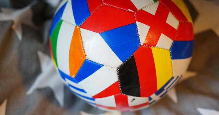 Fotbalový balón