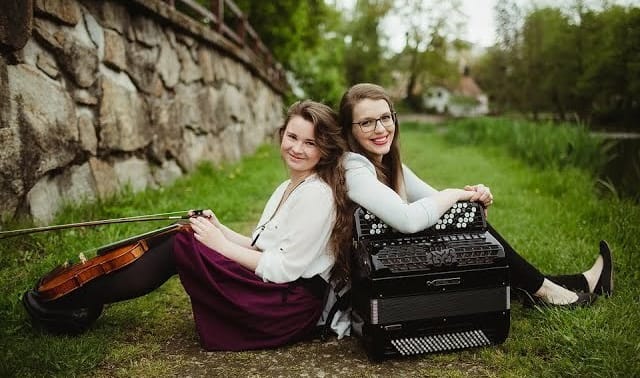 Duo Tesařová & Laštovičková (housle + akordeon)
