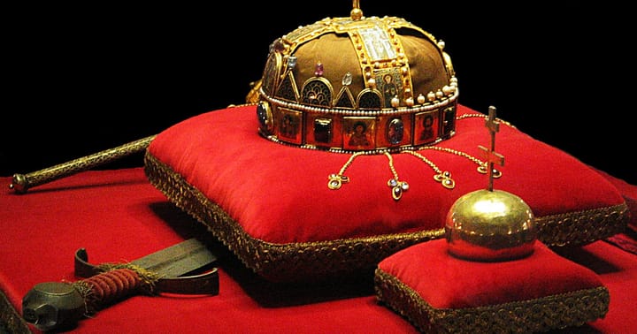 Pohled na korunovační klenoty uherska