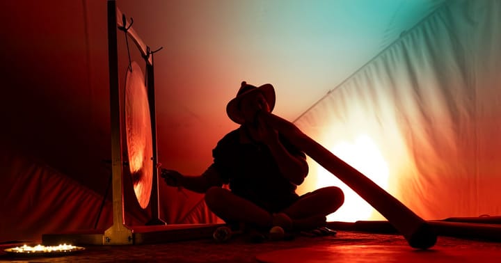 ONDŘEJ SMEYKAL | didgeridoo & gong