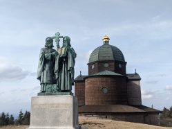Kaple a socha sv. Cyrila a Metoděje