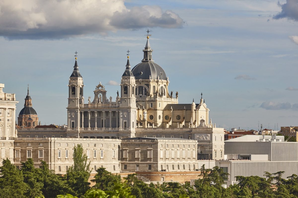 la-almudena-cathedral-and-royal-palace-in-madrid-c-2025-01-27-17-09-03-utc (1)