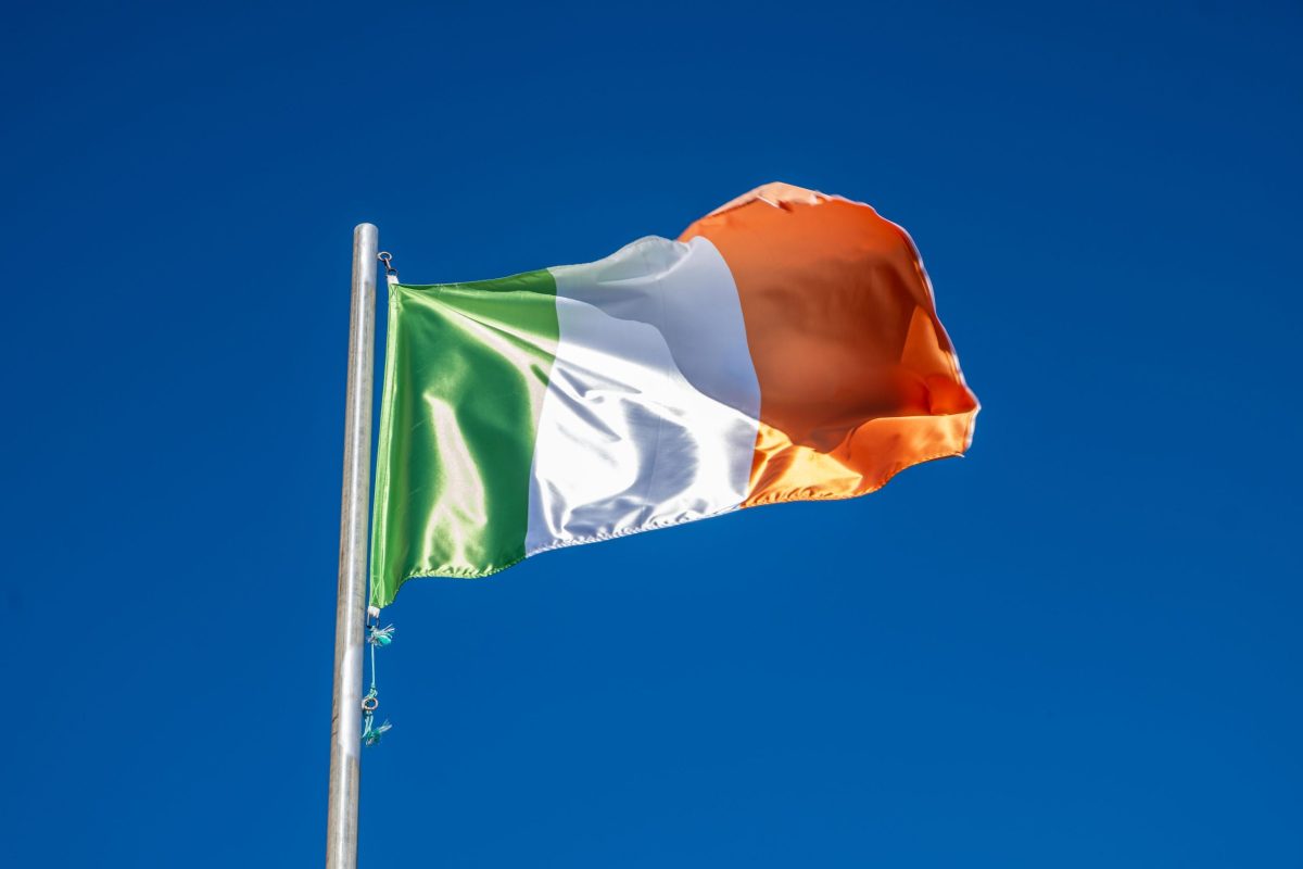 a-flag-of-ireland-fluttering-in-the-wind-2025-02-11-17-33-42-utc