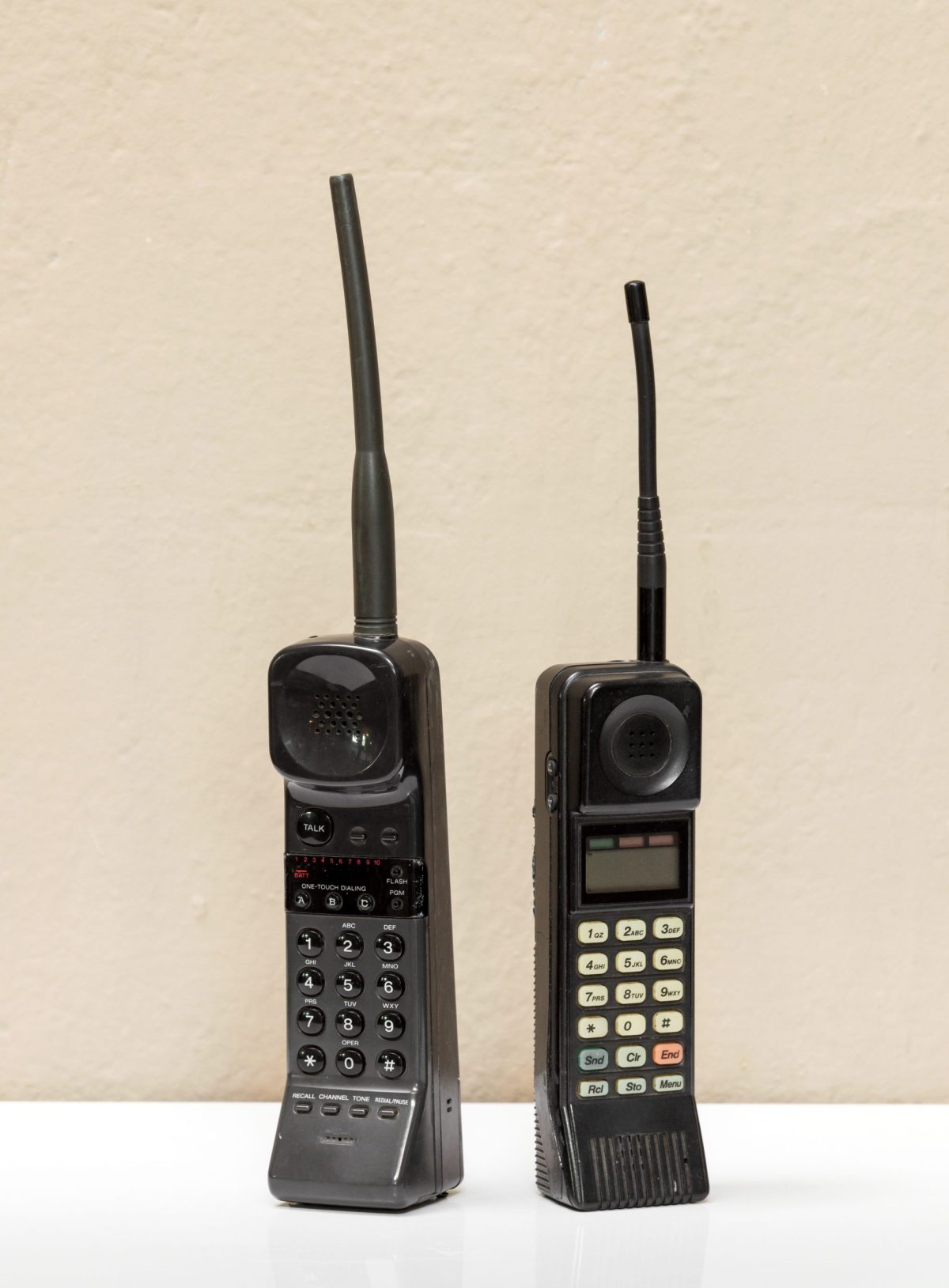 staré mobilní telefony