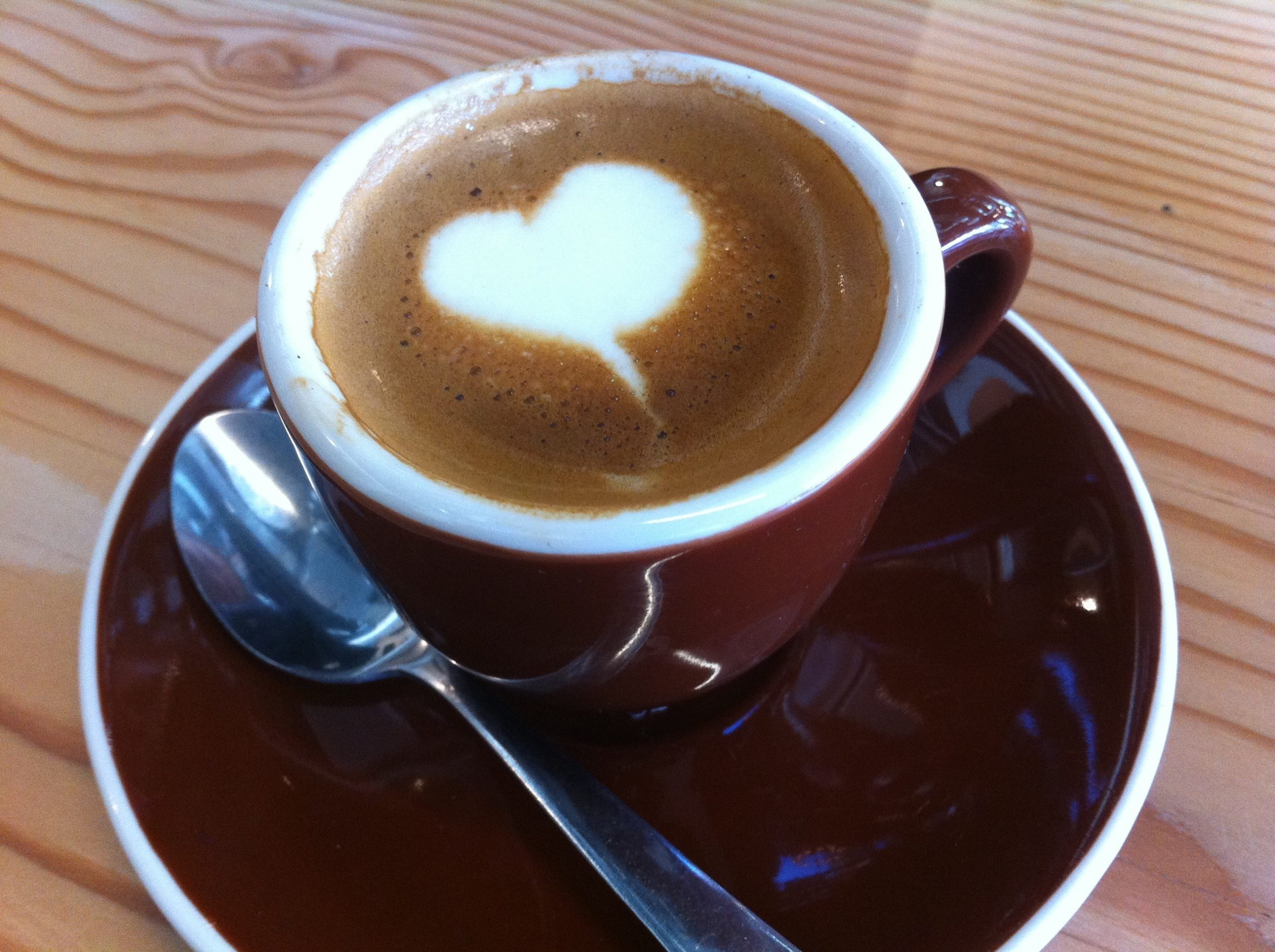 šálek s espresso macchiatto